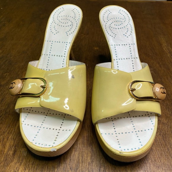 Chanel Clogs Yellow Patent Leather Mules Vintage Slip On Heels Italy 5 - Picture 7 of 12